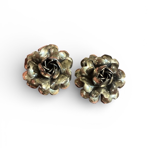 Vintage Jewelry - Sterling Silver Art Deco Roses Screw-back Earrings